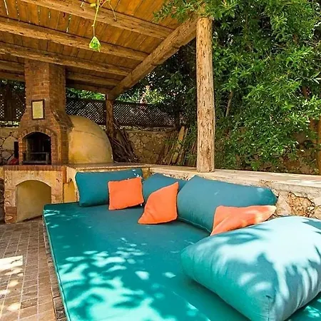 Sleeps 12 Air Con Wifi *