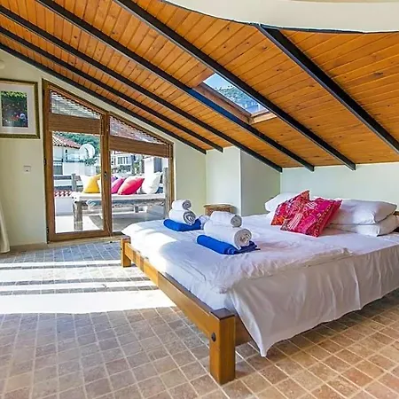 Sleeps 12 Air Con Wifi * كالكان