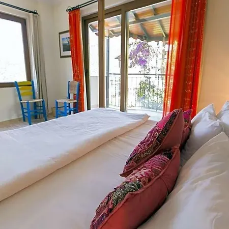 Sleeps 12 Air Con Wifi كالكان